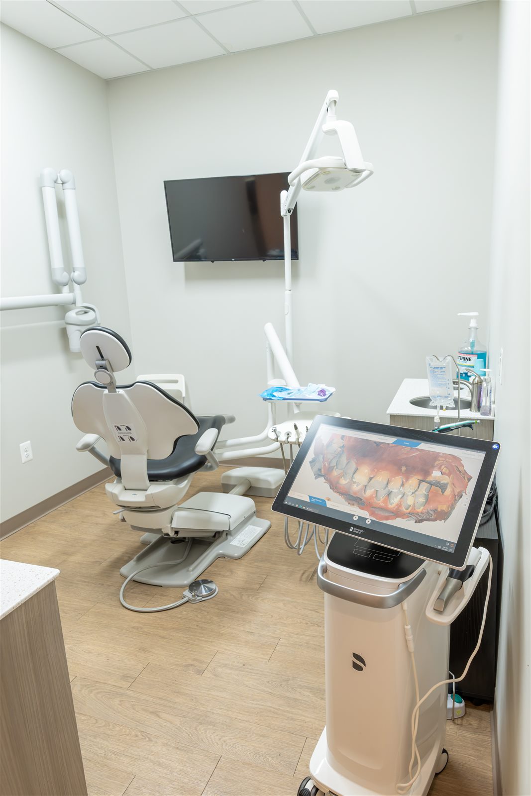 Modern Luxe Dental Care treatment room