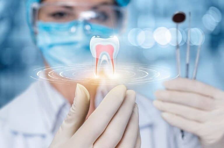 A lady dentist is holding a canal root icon